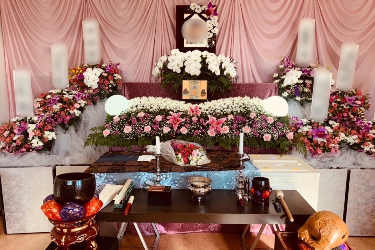 所沢ホールでの花祭壇（施行例）